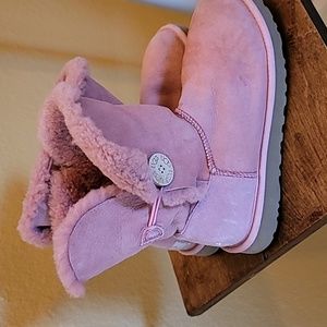 Uggs Bailey Button sz W8